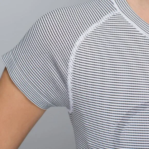 (6086)  🍋 LULULEMON RUN: Swiftly Tech Short Sleeve Crew Sz 2 **LOVED *STRIPE - Picture 3 of 9